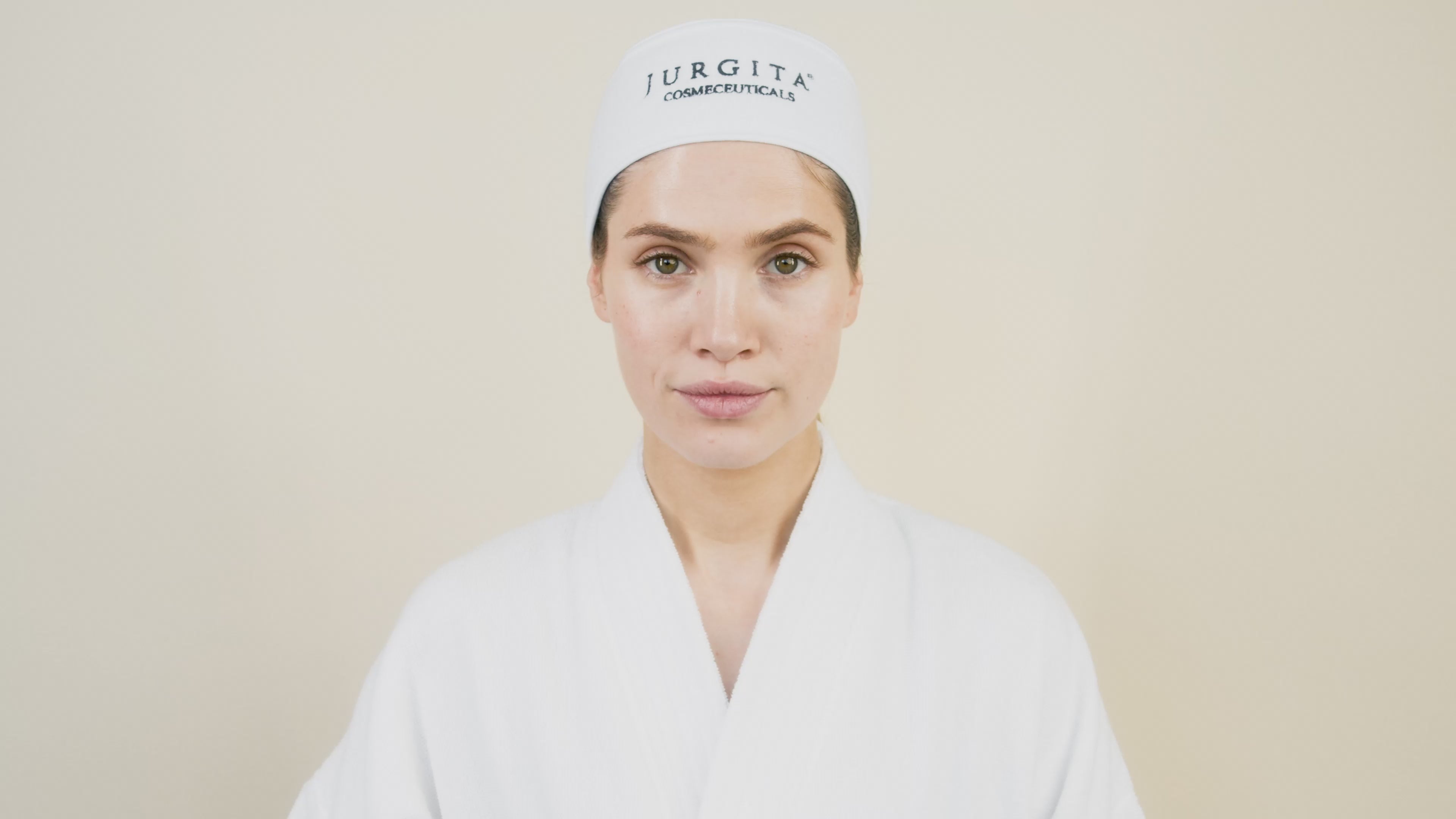 A model applying the Soothing Zinc Rich Mask to their face, demonstrating its lightweight formula.